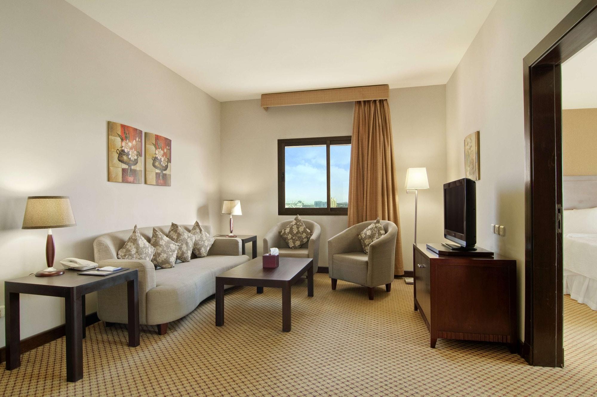 Hilton Garden Inn Riyadh Olaya Buitenkant foto