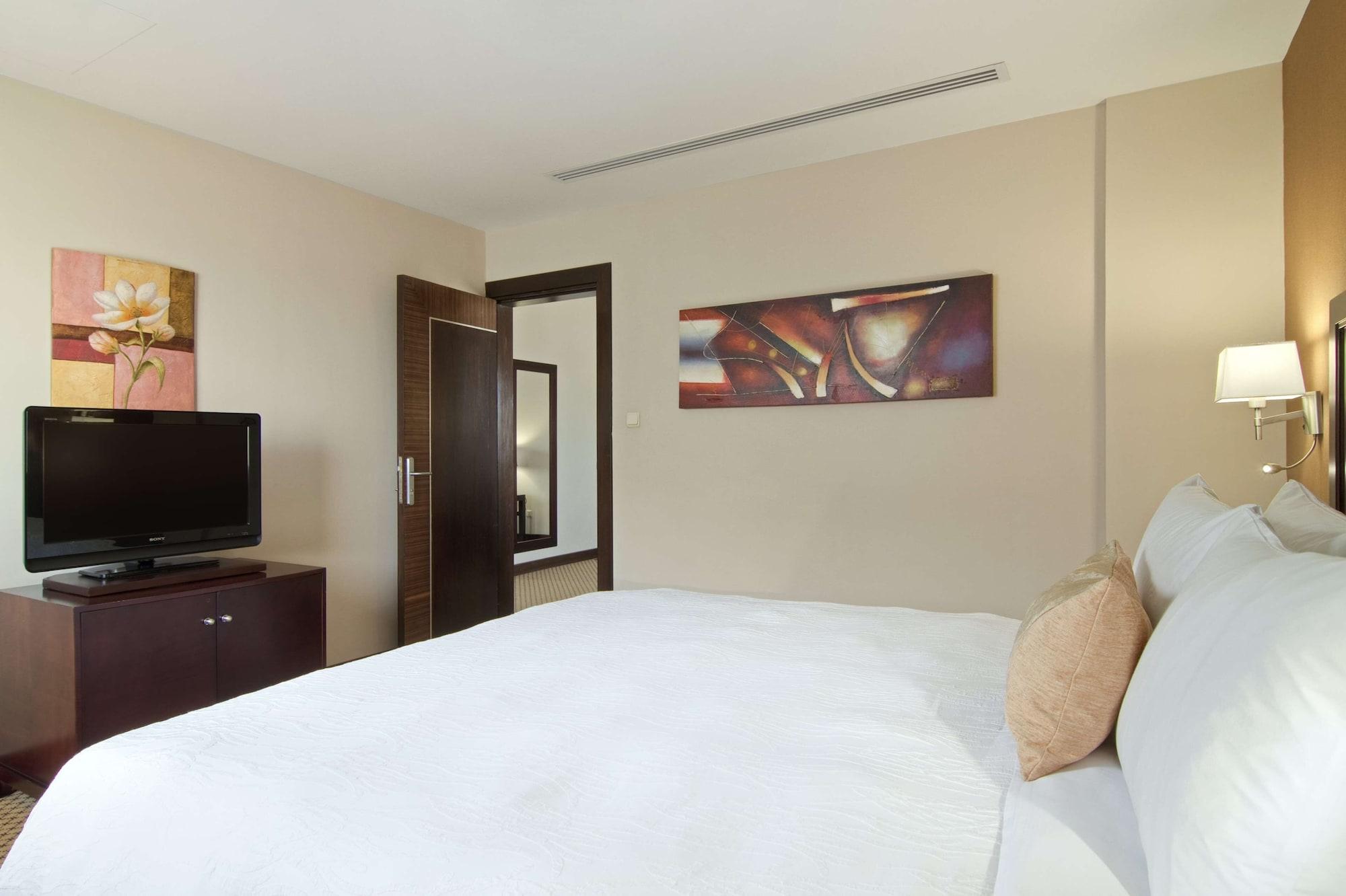 Hilton Garden Inn Riyadh Olaya Buitenkant foto