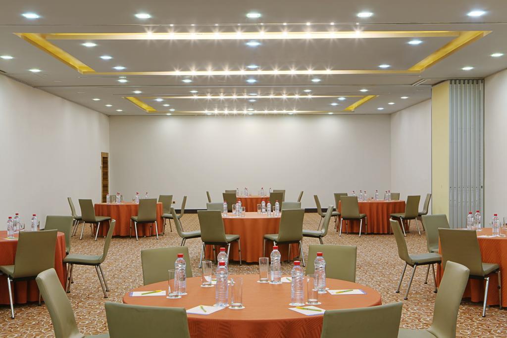 Hilton Garden Inn Riyadh Olaya Buitenkant foto