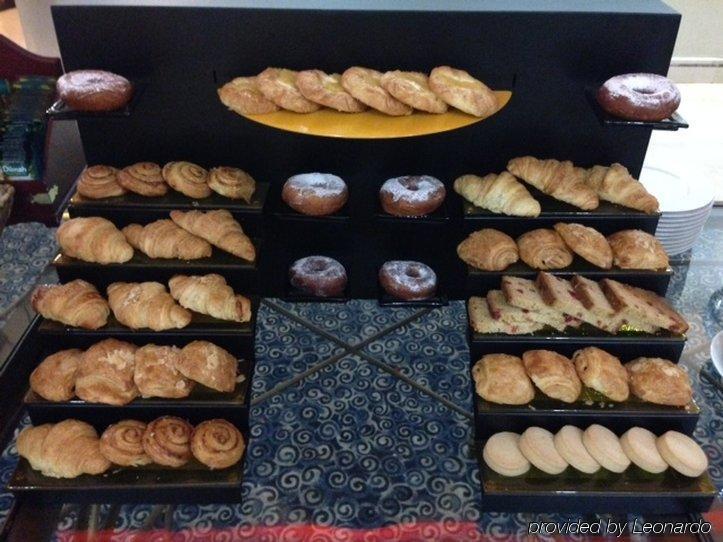 Hilton Garden Inn Riyadh Olaya Buitenkant foto