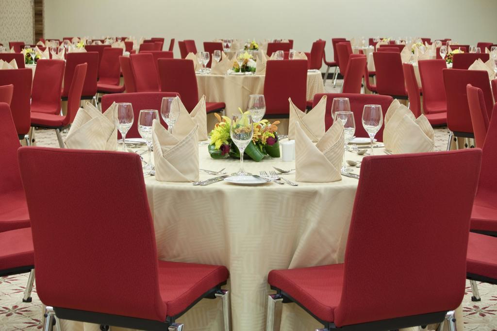 Hilton Garden Inn Riyadh Olaya Restaurant foto