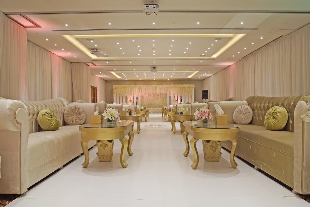 Hilton Garden Inn Riyadh Olaya Buitenkant foto
