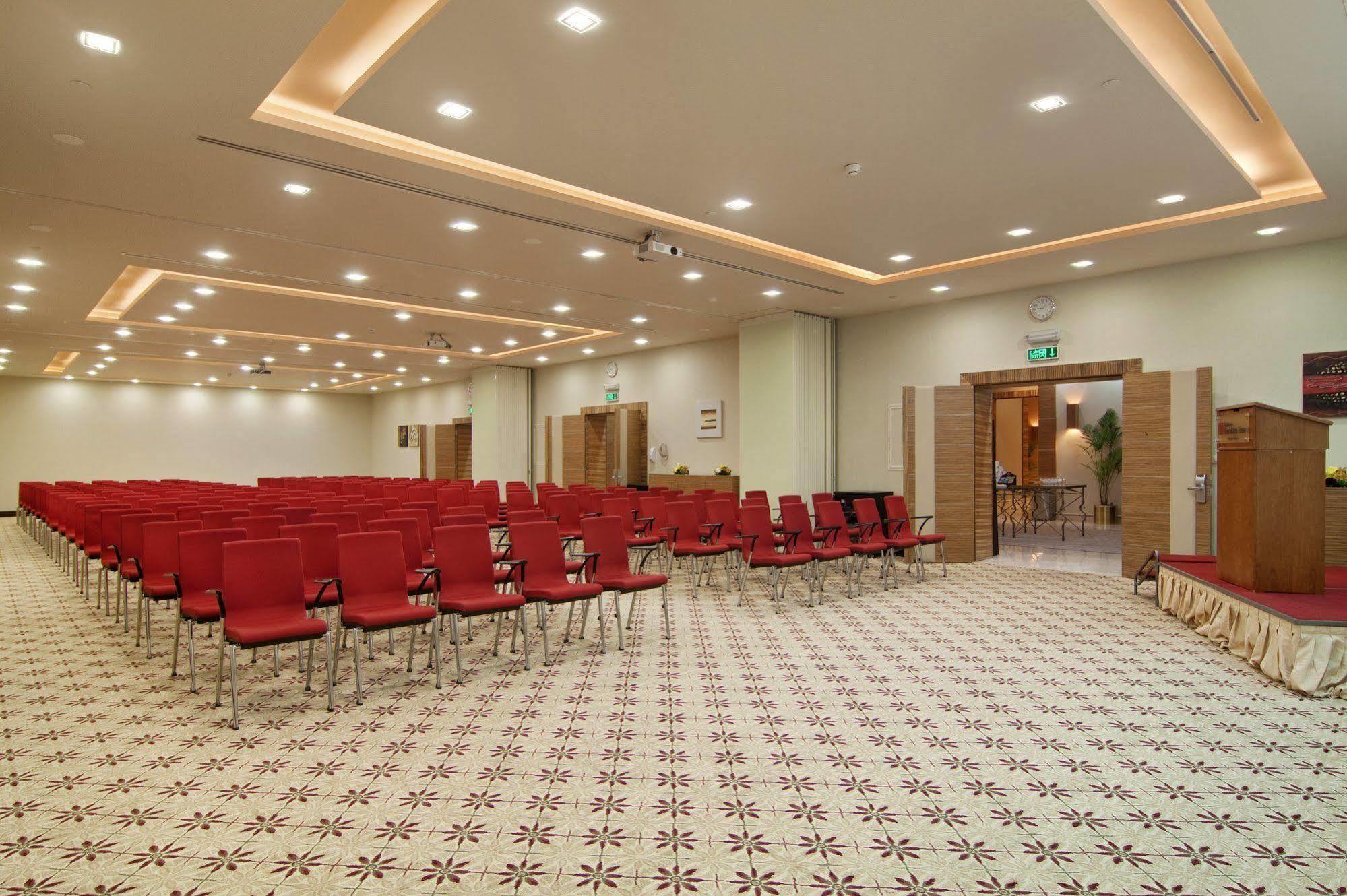 Hilton Garden Inn Riyadh Olaya Zakenleven foto
