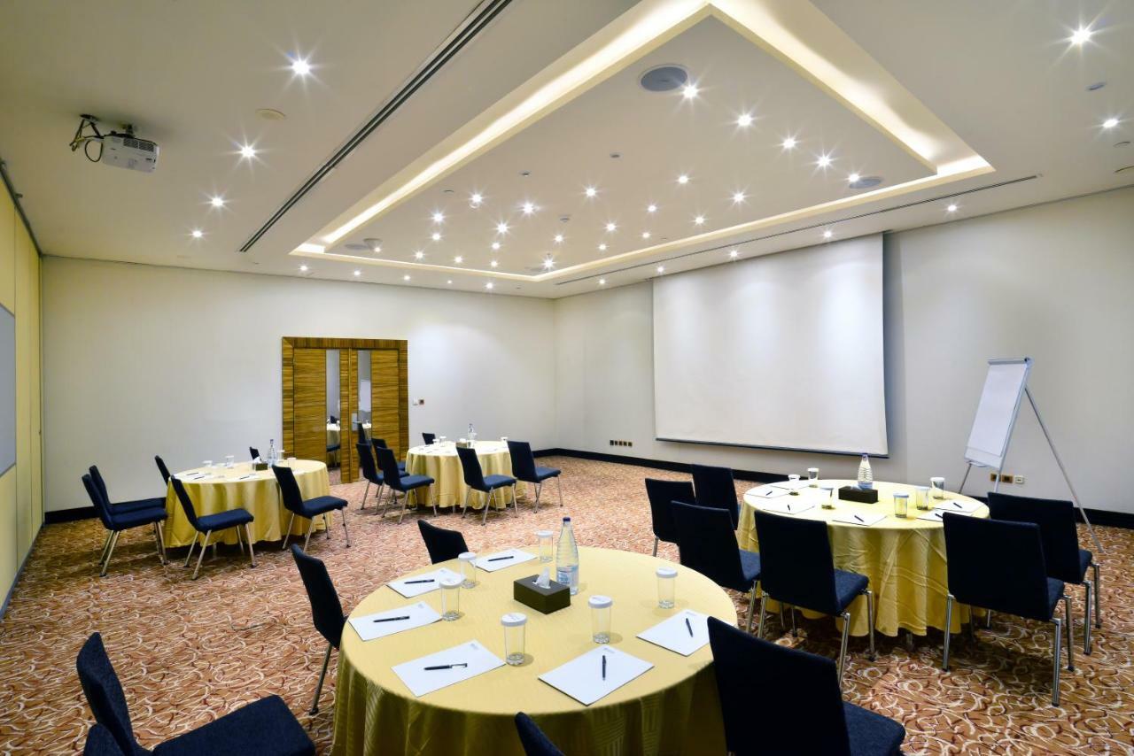 Hilton Garden Inn Riyadh Olaya Buitenkant foto
