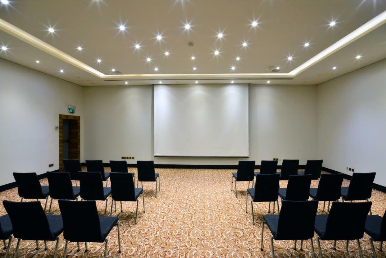 Hilton Garden Inn Riyadh Olaya Buitenkant foto