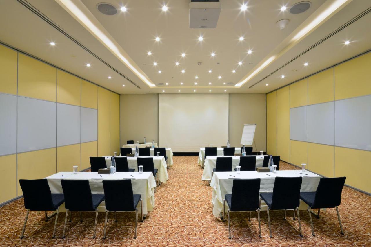 Hilton Garden Inn Riyadh Olaya Buitenkant foto