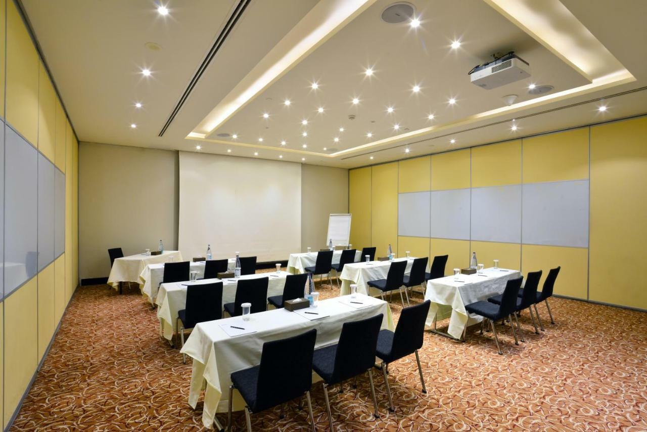 Hilton Garden Inn Riyadh Olaya Buitenkant foto