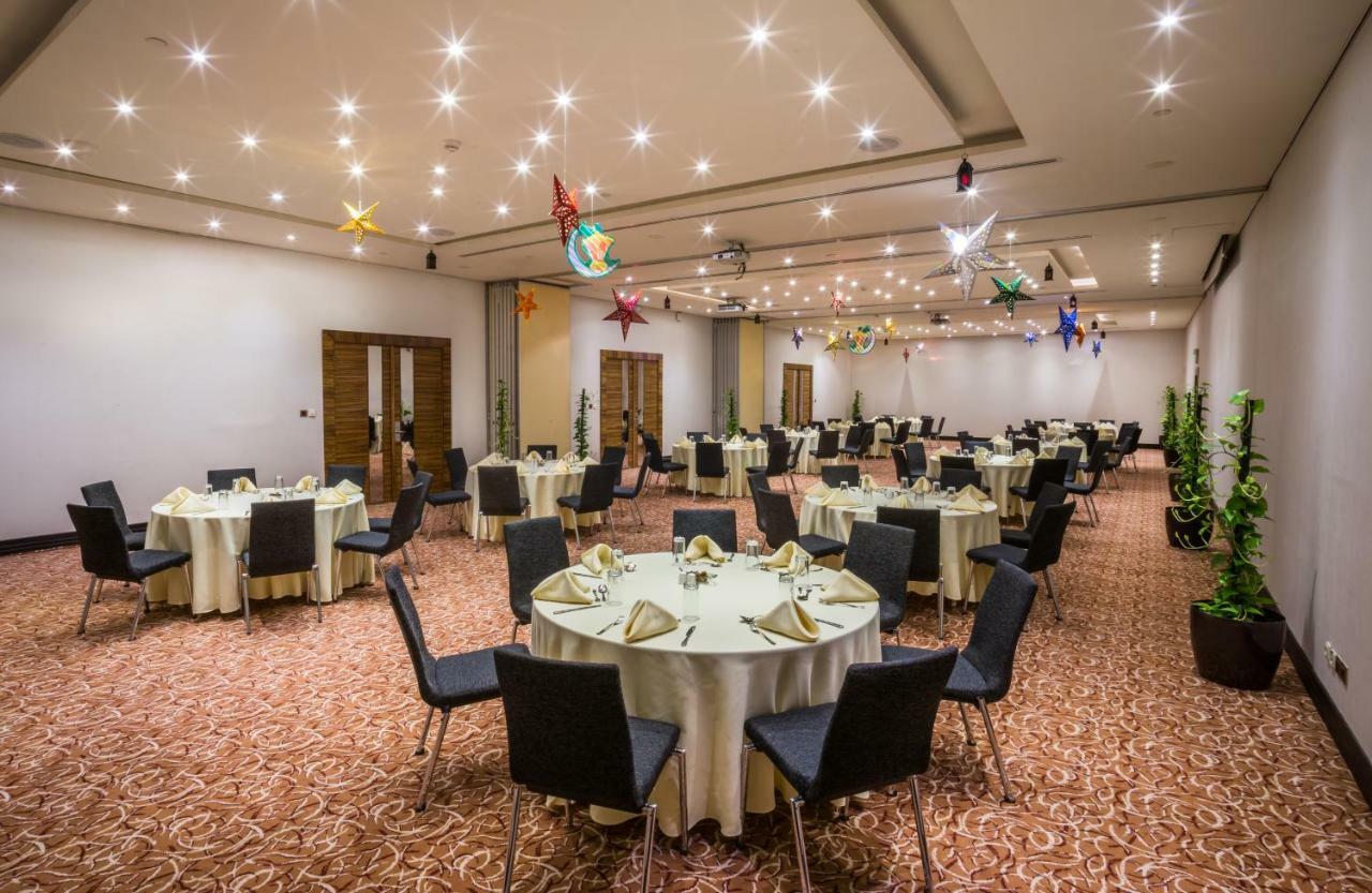 Hilton Garden Inn Riyadh Olaya Buitenkant foto