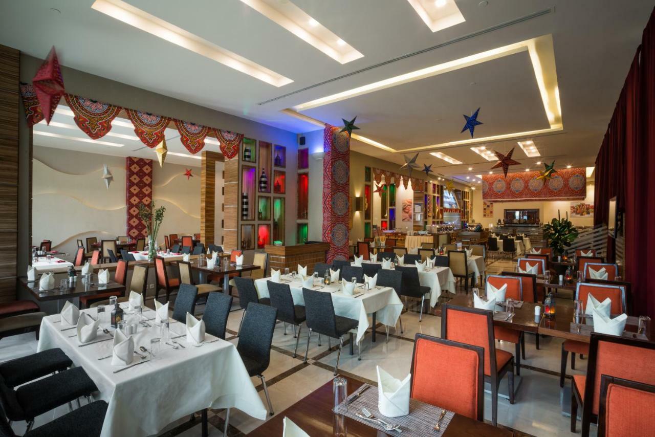 Hilton Garden Inn Riyadh Olaya Buitenkant foto