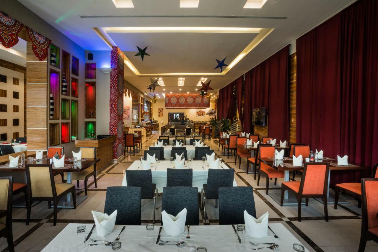 Hilton Garden Inn Riyadh Olaya Buitenkant foto